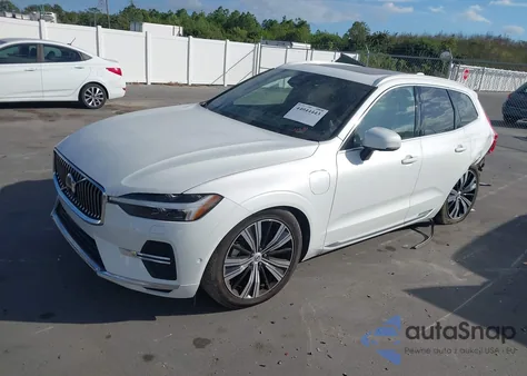 2023 Volvo Xc60 Recharge Plug-In Hybrid T8 Ultimate Bright Theme из США, поврежденный, VIN YV4H60DA1P1376177